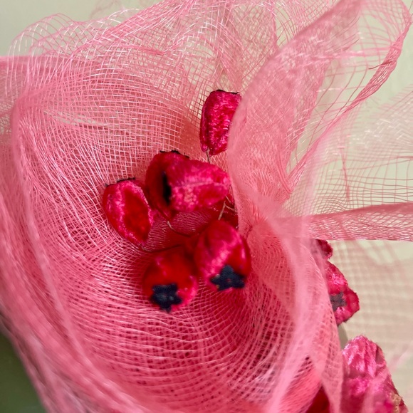 Modern-day Fascinator - Picture 7 of 7